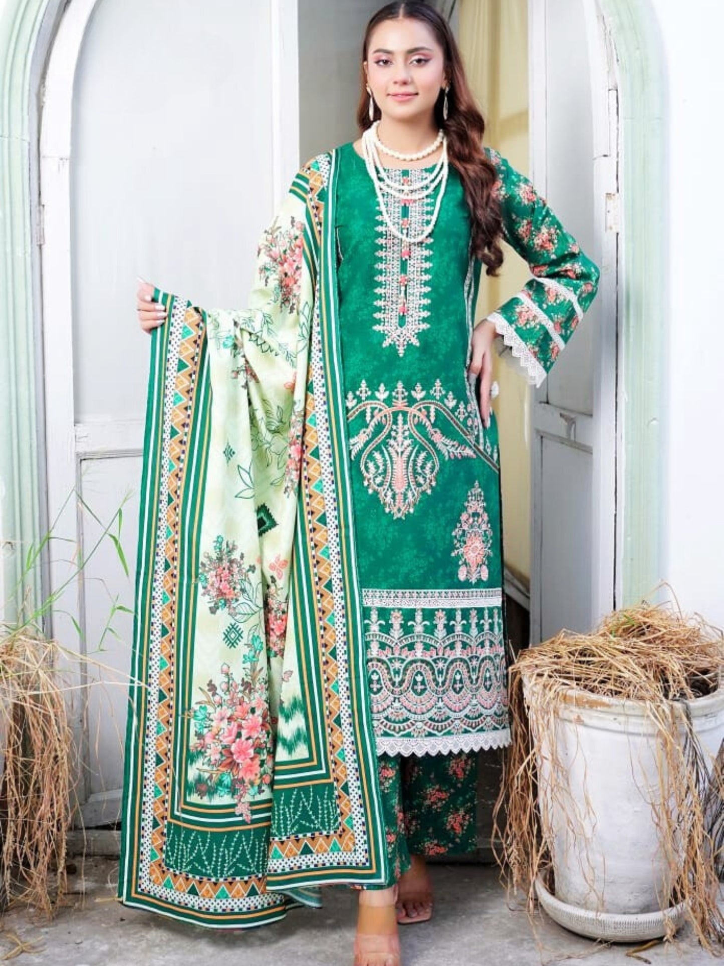 Husn-e-Chaman (حسنِ چمن) - Stitched 3 Piece