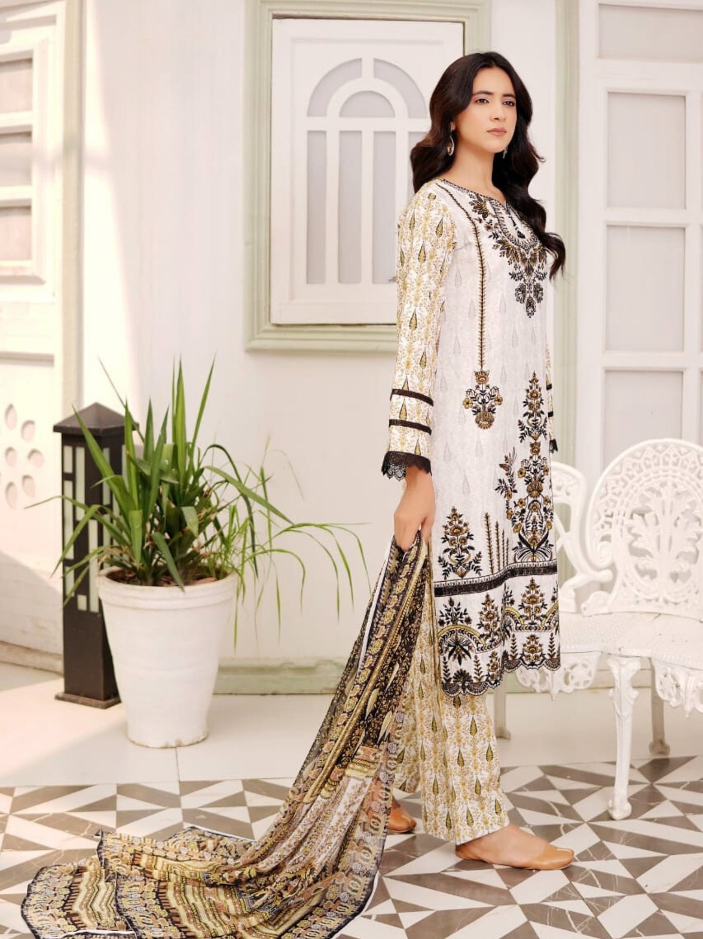 Anbar Posh (عنبر پوش) - Stitched 3 Piece