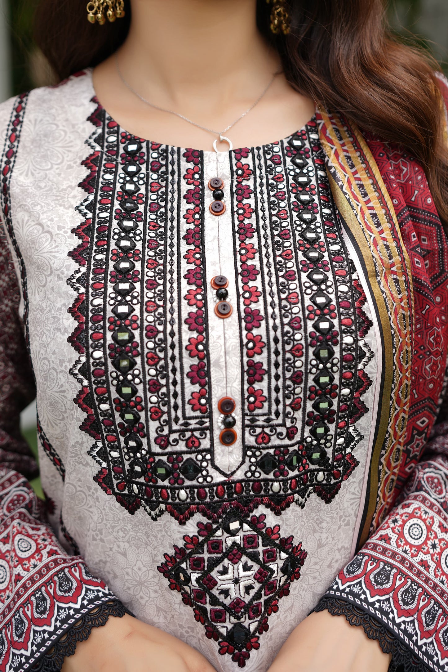 "Noor-e-Libaas" 3PC Lawn Suit – Stitched